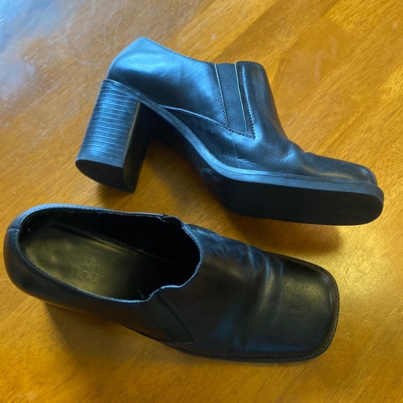 White Mountain Black Leather Heels Jackie 7M EUC - Picture 1 of 6